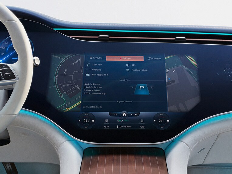 Het interieur van een elektrische model van Mercedes-Benz.
