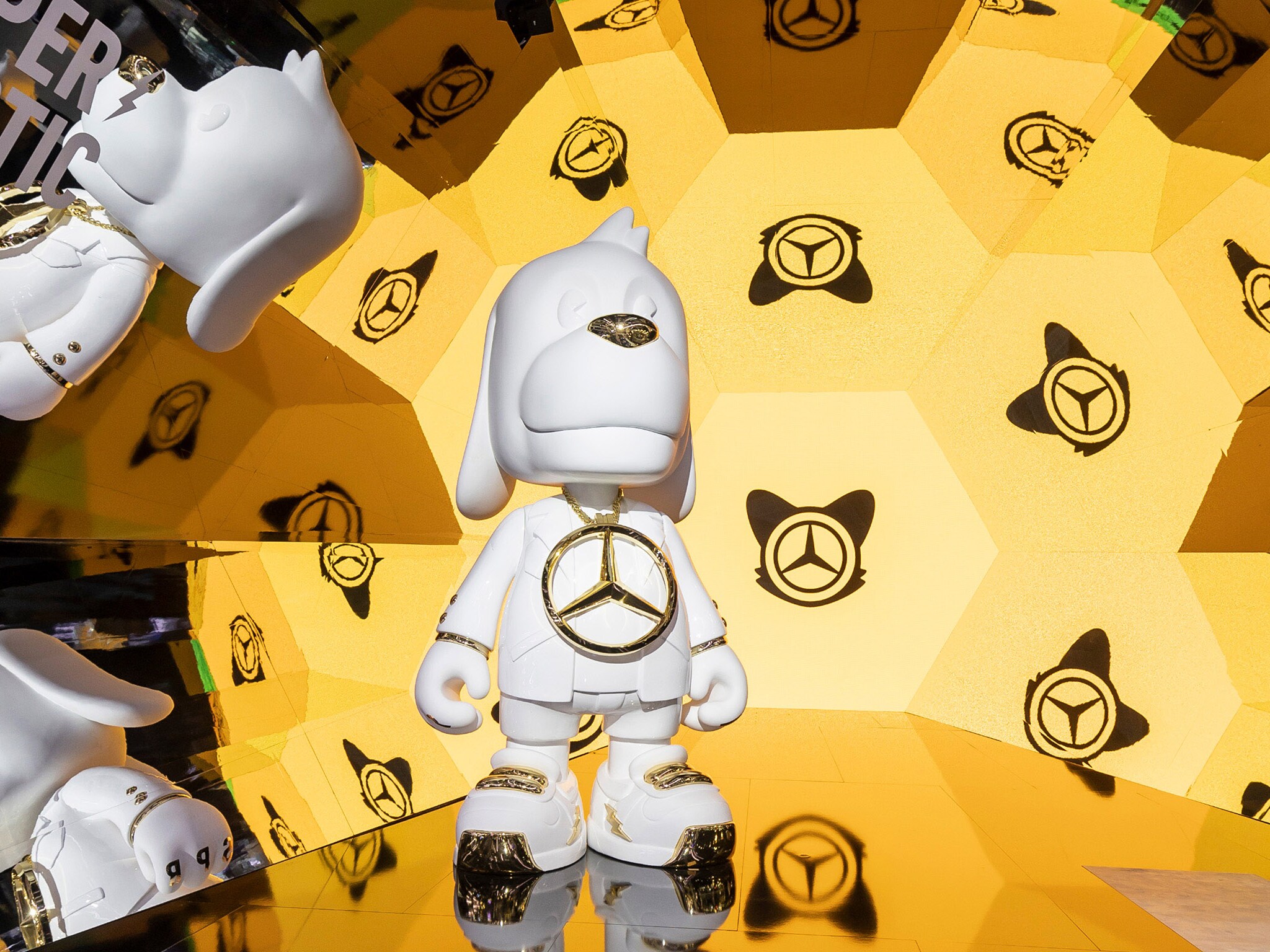 Mercedes-Benz en Superplastic creëren SUPERTECKEL