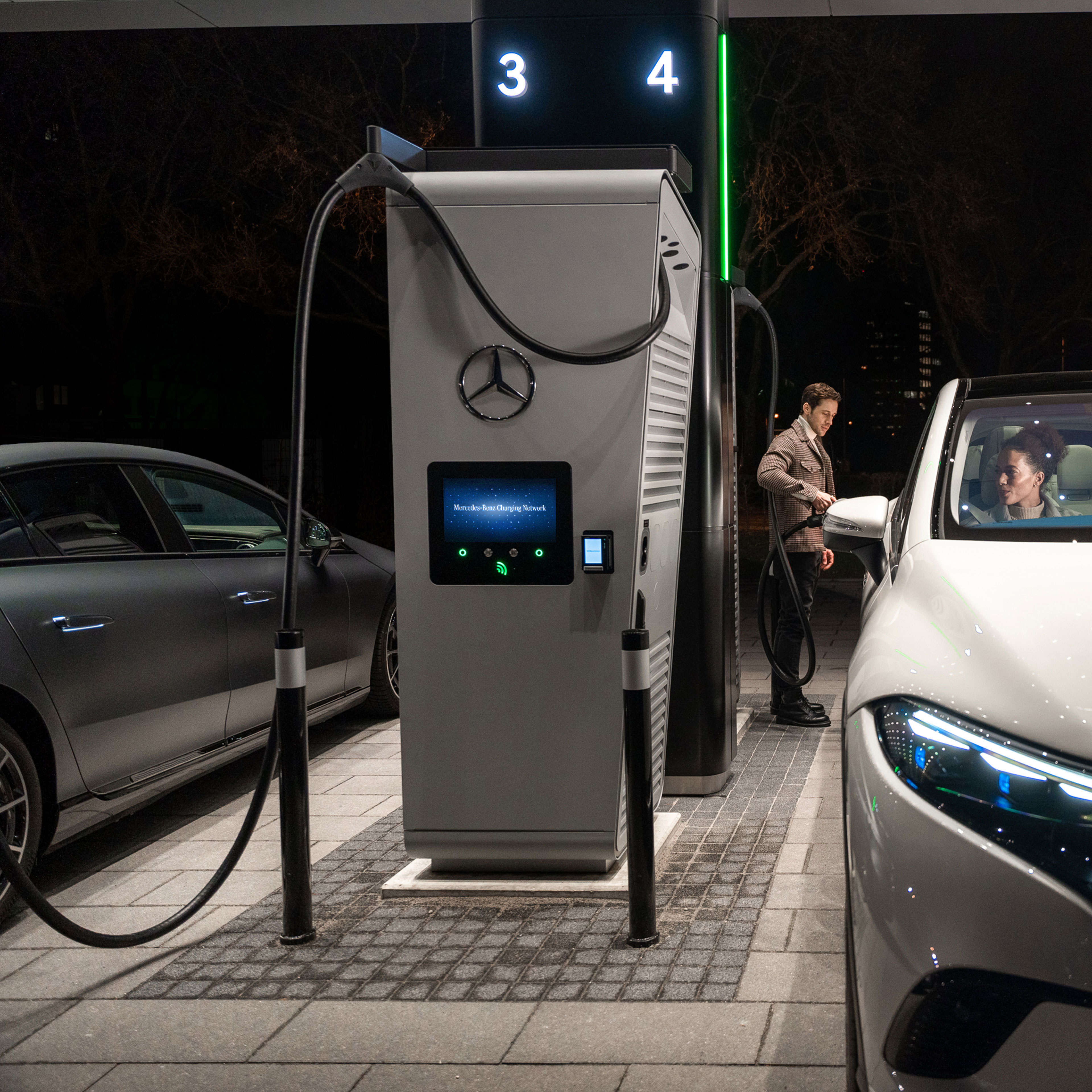 Onderweg opladen | Mercedes-Benz Onderweg opladen met MB.CHARGE Public (voorheen bekend als Mercedes me Charge).