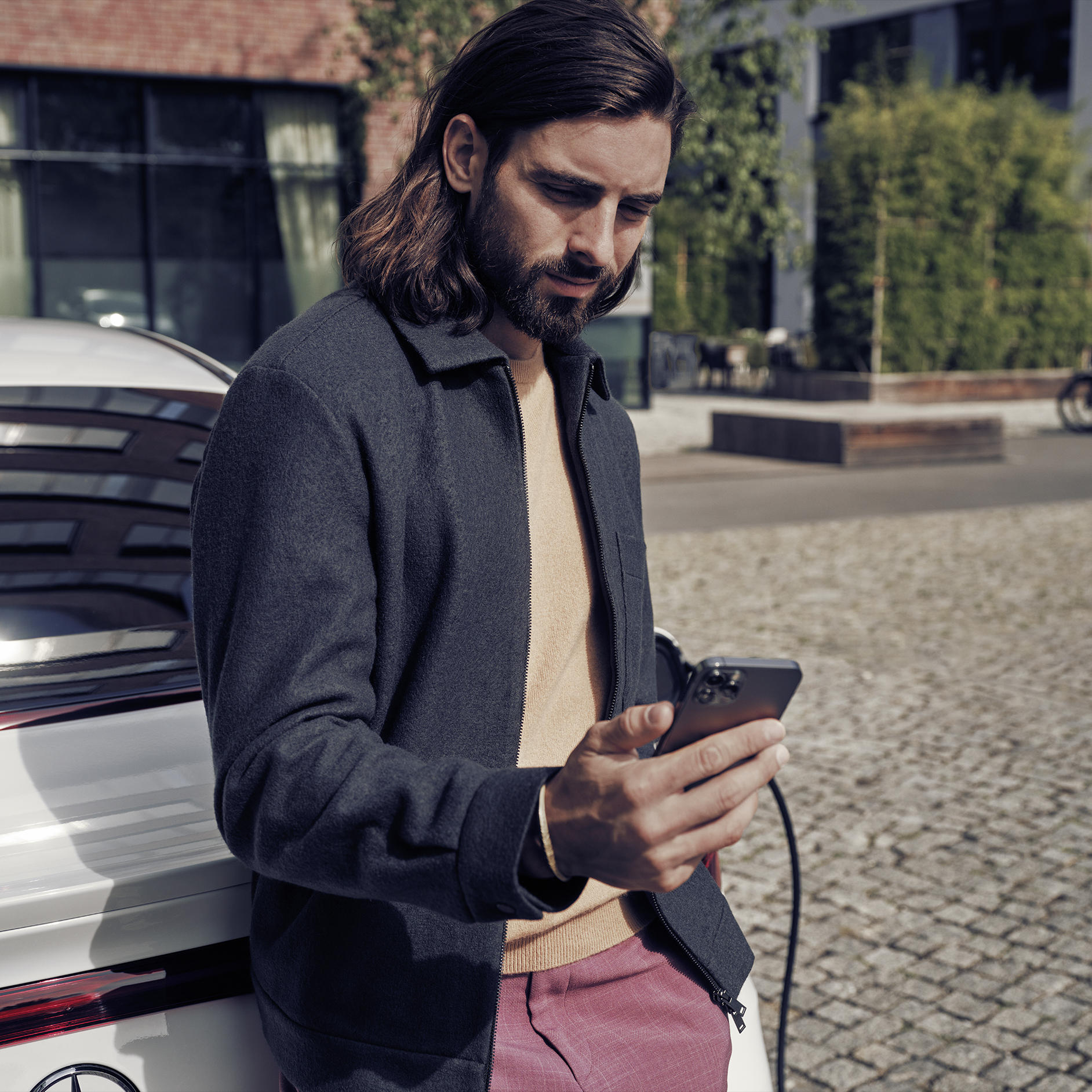 Mercedes me Charge | Onderweg opladen | Mercedes-Benz Mercedes me Charge van Mercedes-Benz.