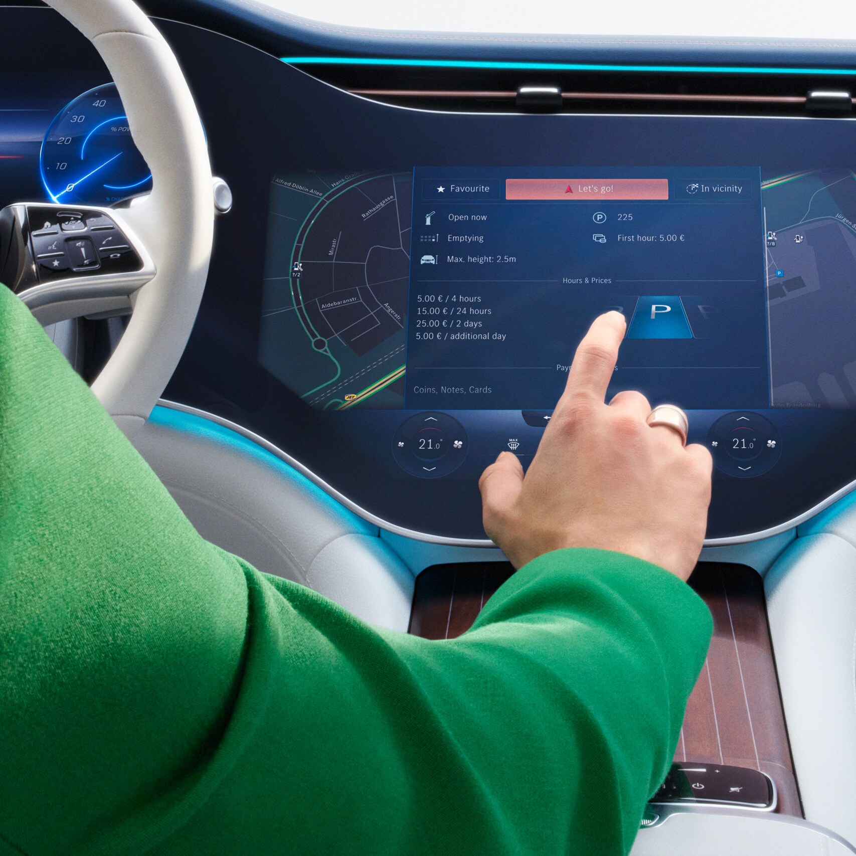 Op het display van het MBUX multimediasysteem in een Mercedes-Benz worden Digitale extra's geselecteerd