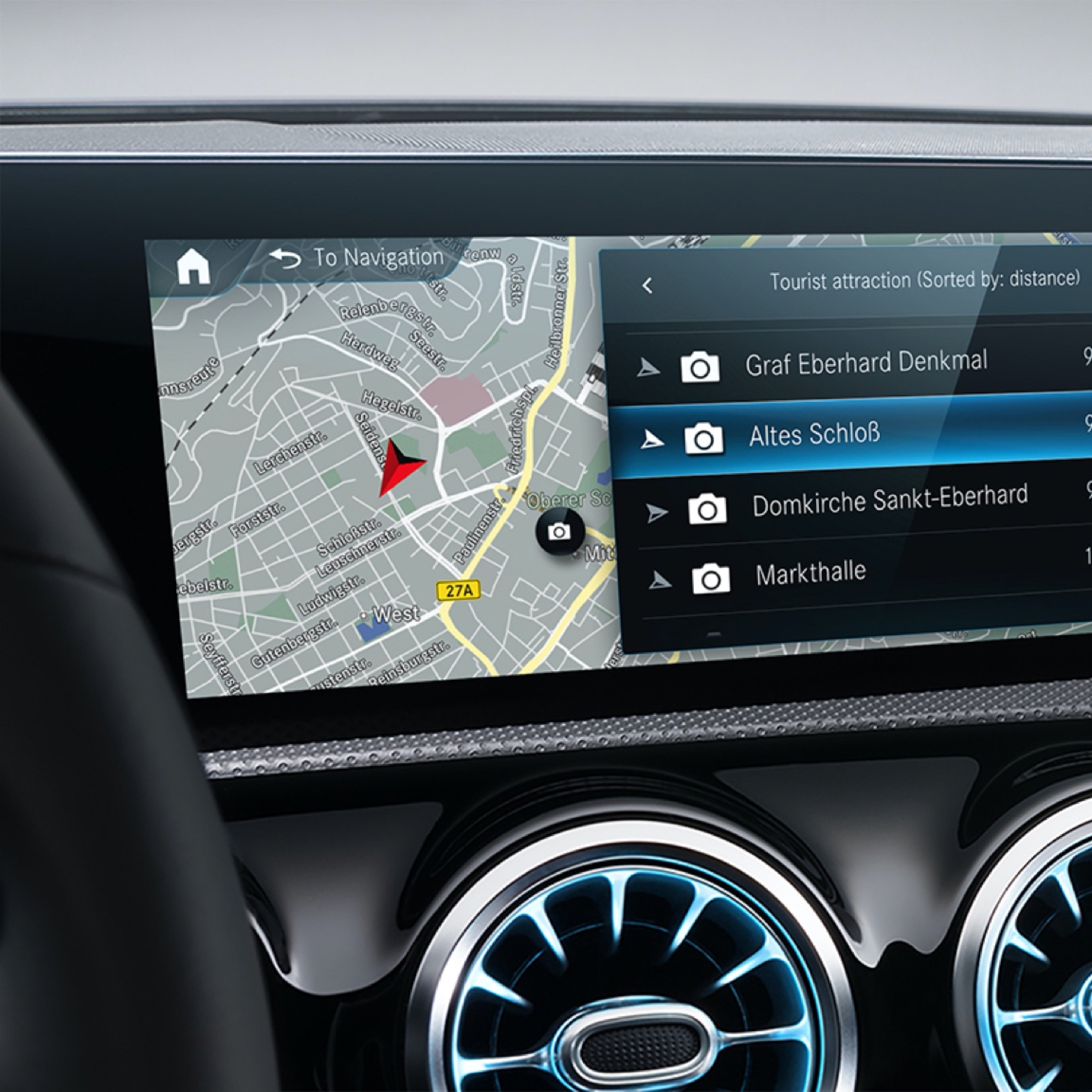 Lokaal zoeken | Navigatie | Mercedes-Benz Het MBUX multimediasysteem berekent dankzij de Digitale extra voor navigatie de beste route voor de bestuurder.