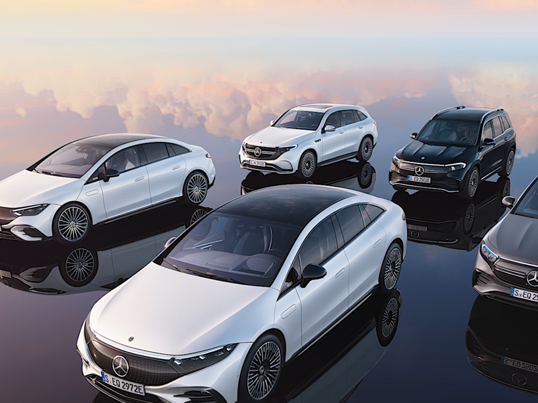 Schuin vooraanzicht van elektrische modellen van Mercedes-Benz