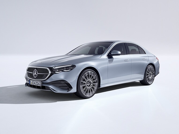 Zijaanzicht van de nieuwe E-Klasse Limousine van Mercedes-Benz.