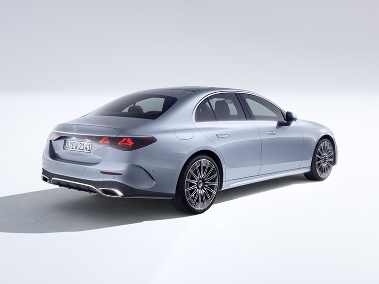 Achterzijde van de nieuwe E-Klasse Limousine van Mercedes-Benz.