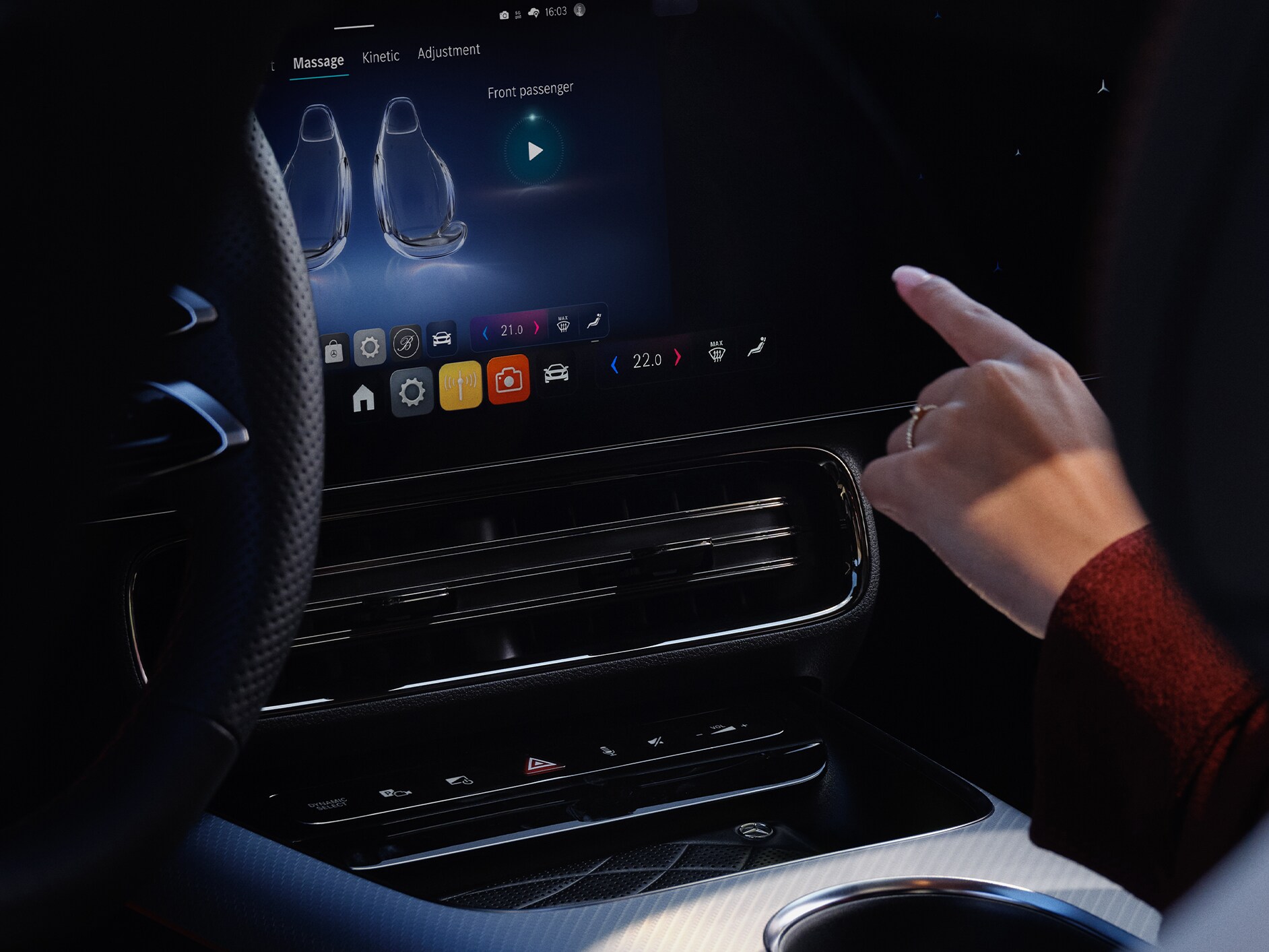 MBUX multimediasysteem dat personalisatie-opties weergeeft in een Mercedes-Benz.