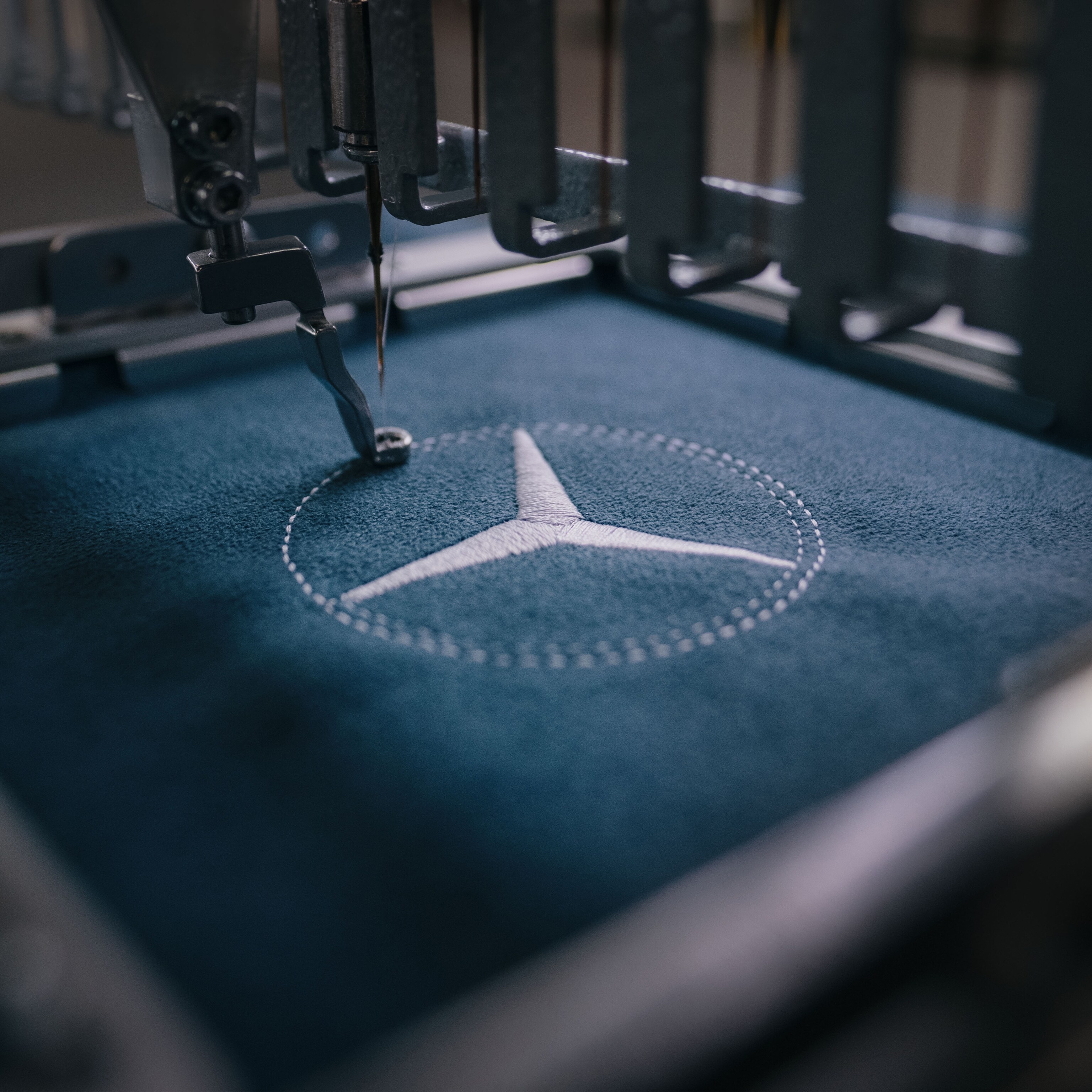 MANUFAKTUR-logo op hoogwaardige materialen.