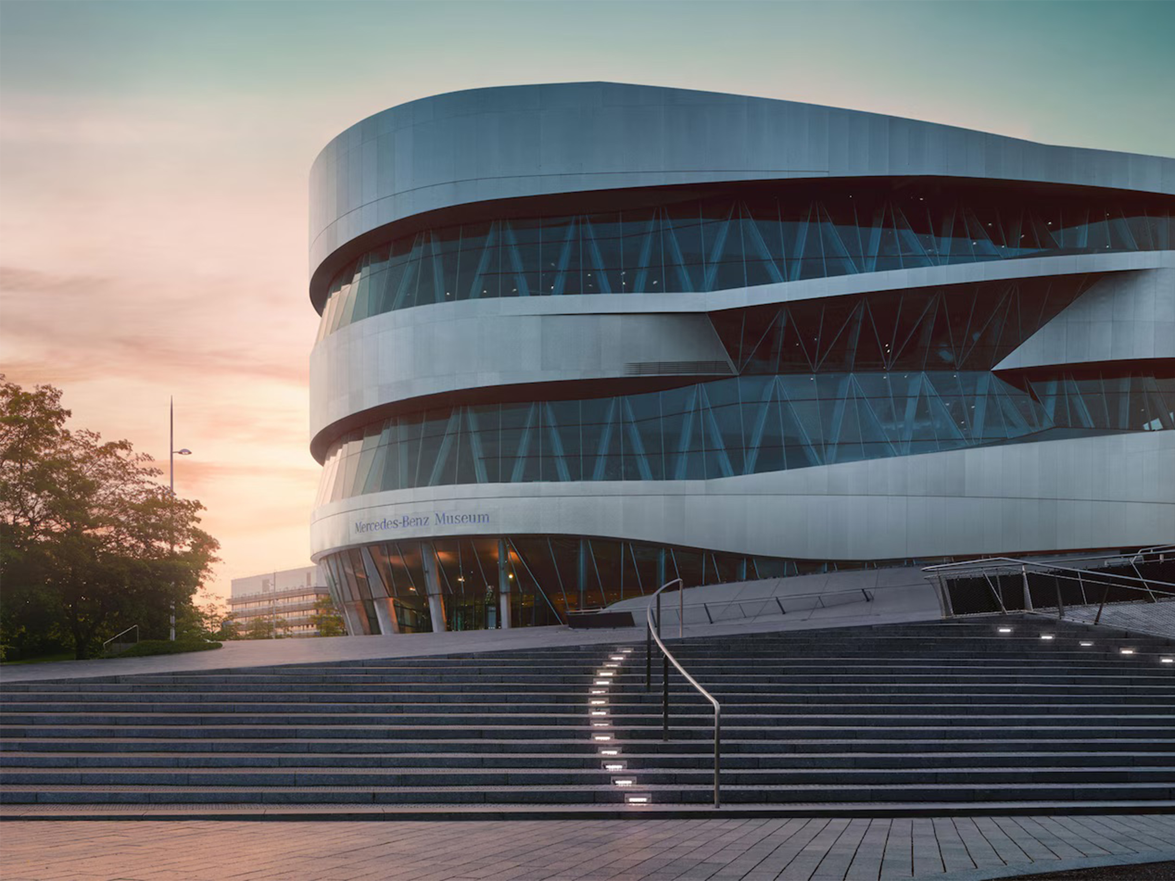 Mercedes-Benz Museum Stuttgart | Mercedes-Benz Buitenaanzicht van het Mercedes-Benz Museum in Stuttgart.