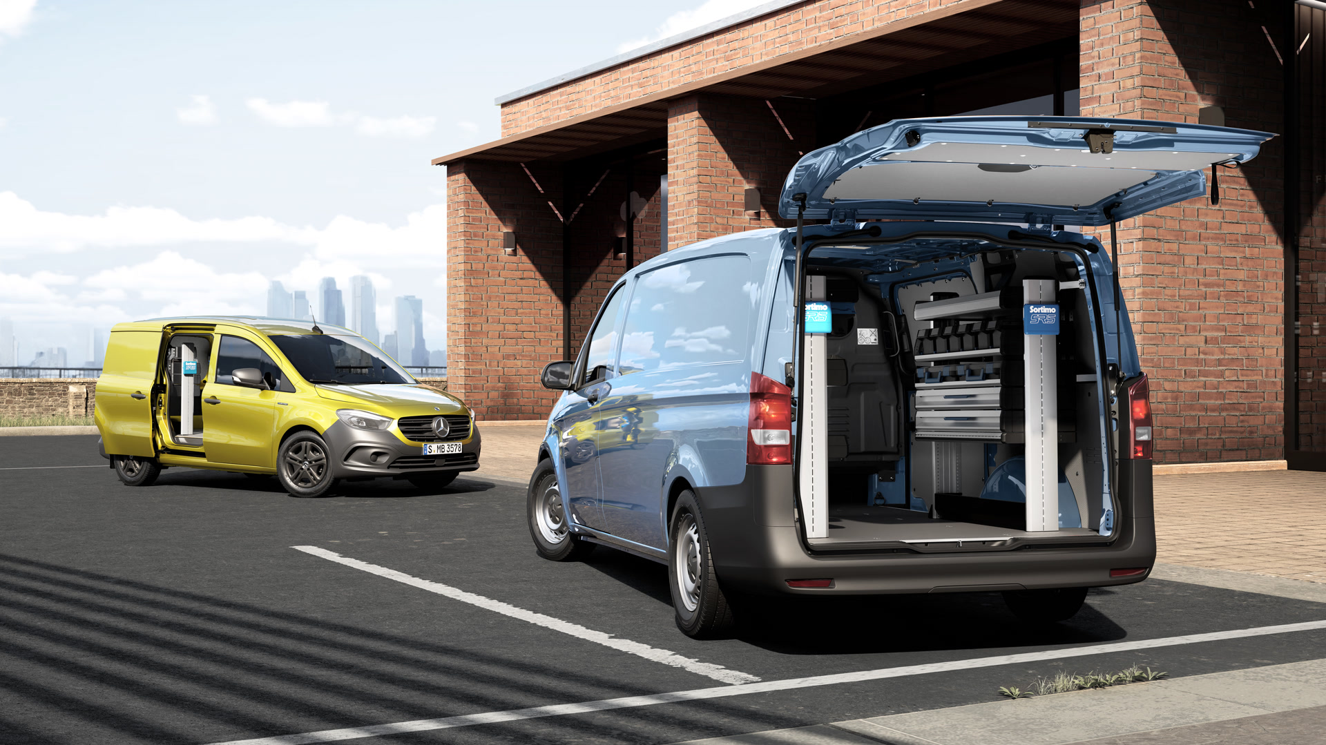 Mercedes-Benz bestelwagen met professionele werkplaatsinrichting voor service en handel. Mercedes-Benz bestelwagen met open achterklep en geïntegreerde werkplaatsinrichting in een stedelijke omgeving – efficiënte voertuigoplossing voor service- en handelsbedrijven.