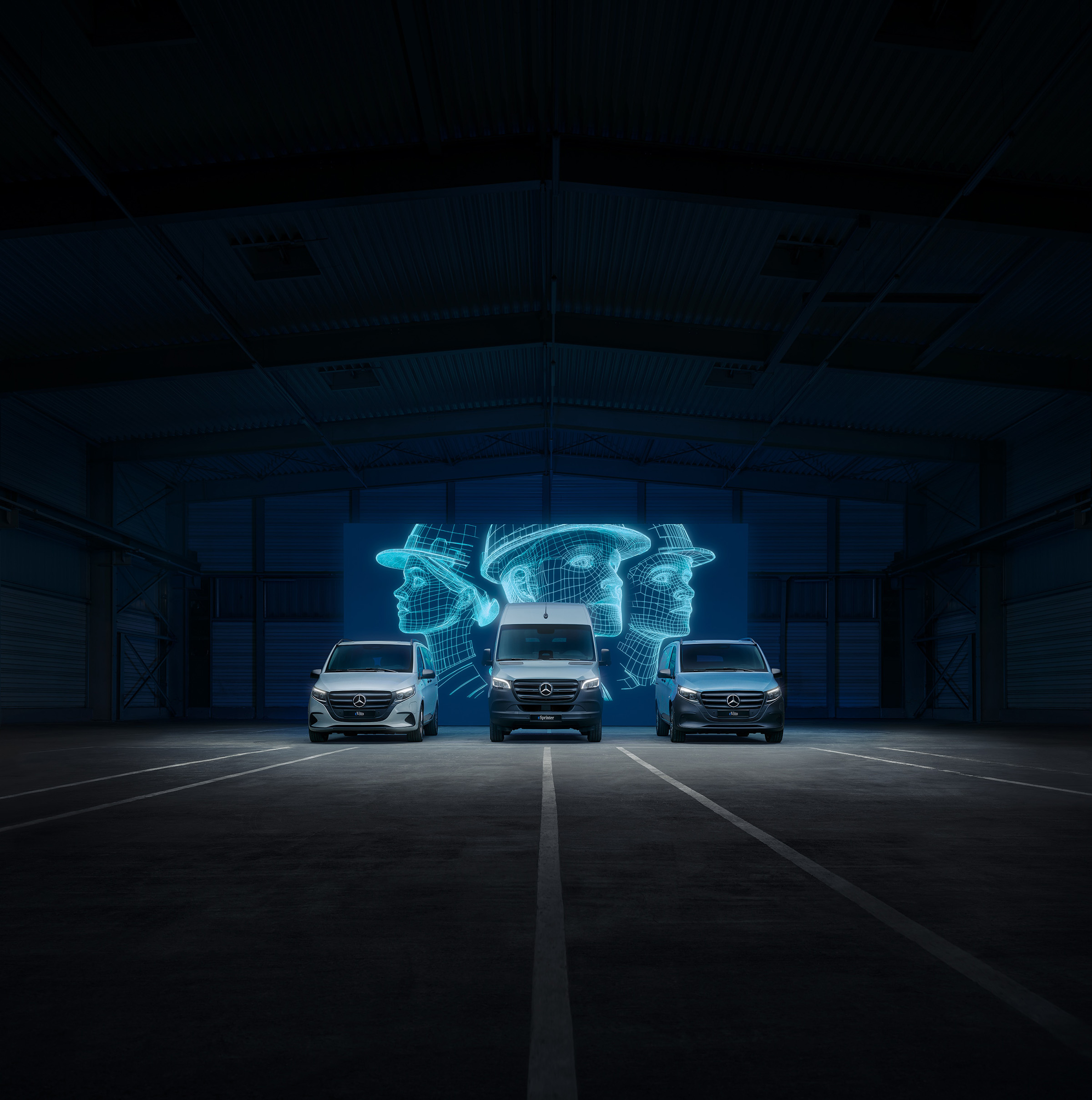 Elektrisch rijden | Elektrische modellen | Mercedes-Benz Elektrische bedrijfswagens van Mercedes-Benz met digitale connectiviteit in een moderne magazijnomgeving.