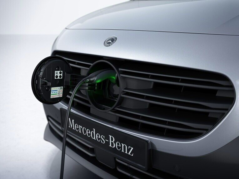 Het opladen bij de Mercedes-Benz eCitan Gesloten Bestelwagen.