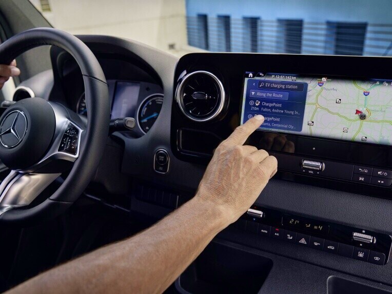 Navigatie via het MBUX multimediasysteem van de Mercedes-Benz eSprinter Gesloten Bestelwagen.