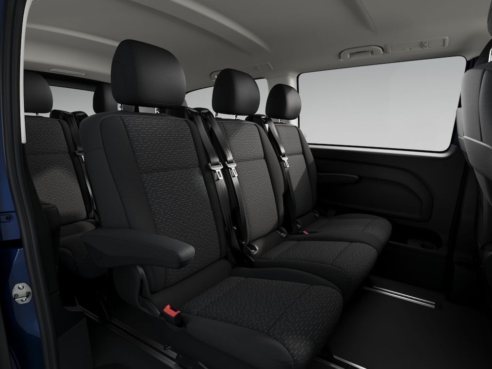 Het comfortbed van de eVito Tourer met panoramadak.