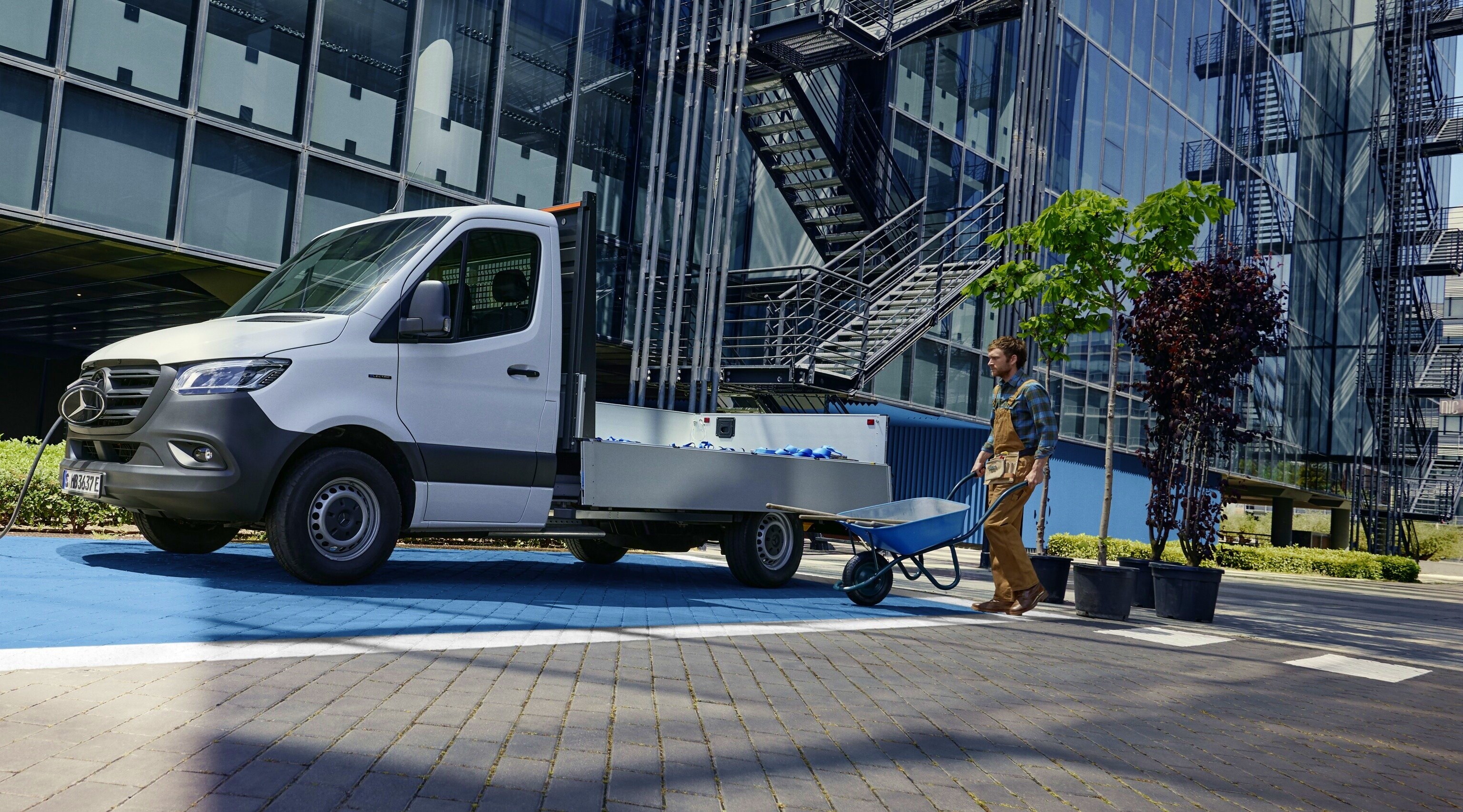 Het Mercedes-Benz eSprinter Chassis-cabine aan het werk.
