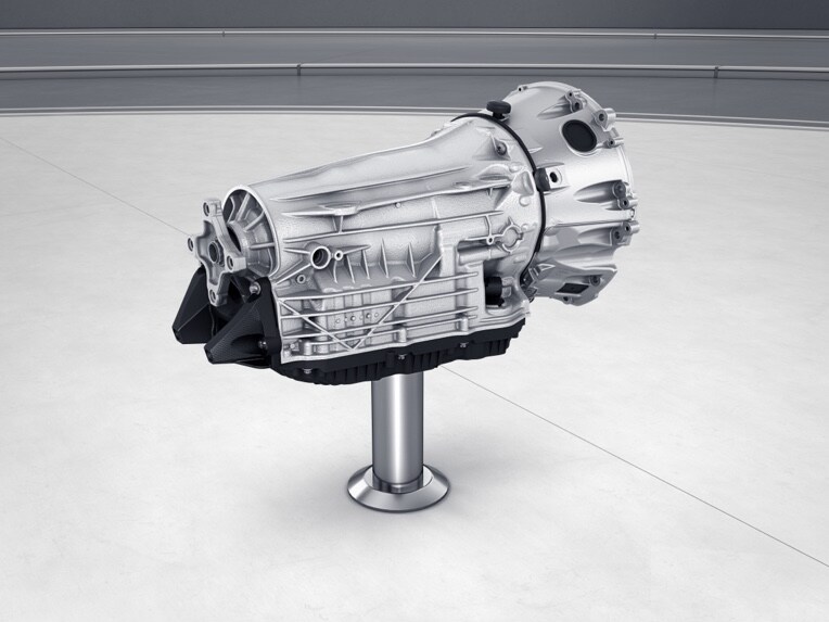 De 9G-TRONIC automatische transmissie van de Mercedes-Benz Sprinter Chassiscabine met open laadbak.