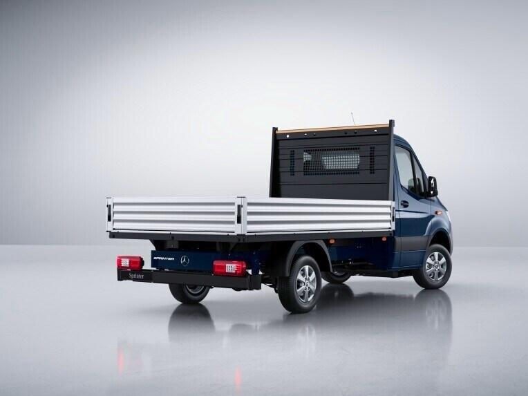 De Mercedes-Benz Sprinter Chassiscabine met open laadbak met 4x4 vierwielaandrijving met torque on demand.
