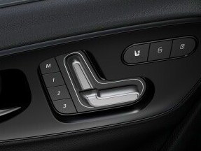 De bedieningselementen voor de elektrisch verstelbare stoelen in de Mercedes-Benz Sprinter Chassiscabine met open laadbak.