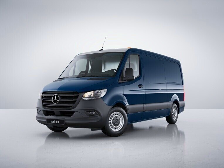 De Mercedes-Benz Sprinter Gesloten Bestelwagen in de uitrustingslijn BASE.
