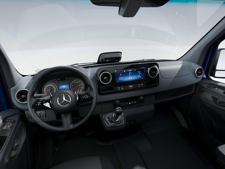 De bestuurderscabine van de Mercedes-Benz Sprinter Gesloten Bestelwagen in de uitrustingslijn BASE.