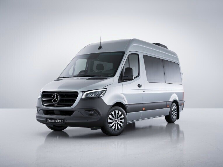 De Mercedes-Benz Sprinter Tourer met comfortonderstel luchtvering.