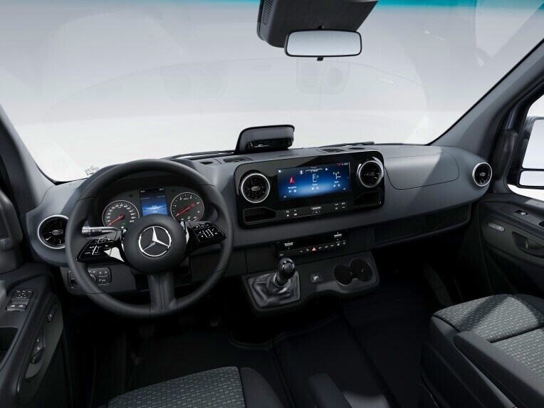 De bestuurderscabine van de Mercedes-Benz Sprinter Tourer in de PRO-uitrustingslijn.