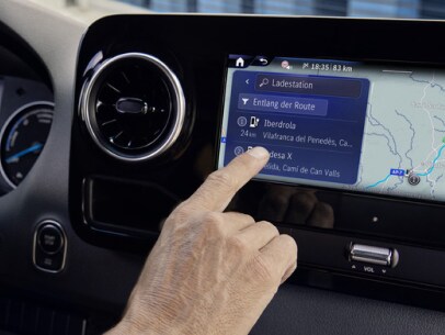 Bediening van de Mercedes-Benz digitale extra's die relevant zijn voor navigatie in een Mercedes-Benz eSprinter.