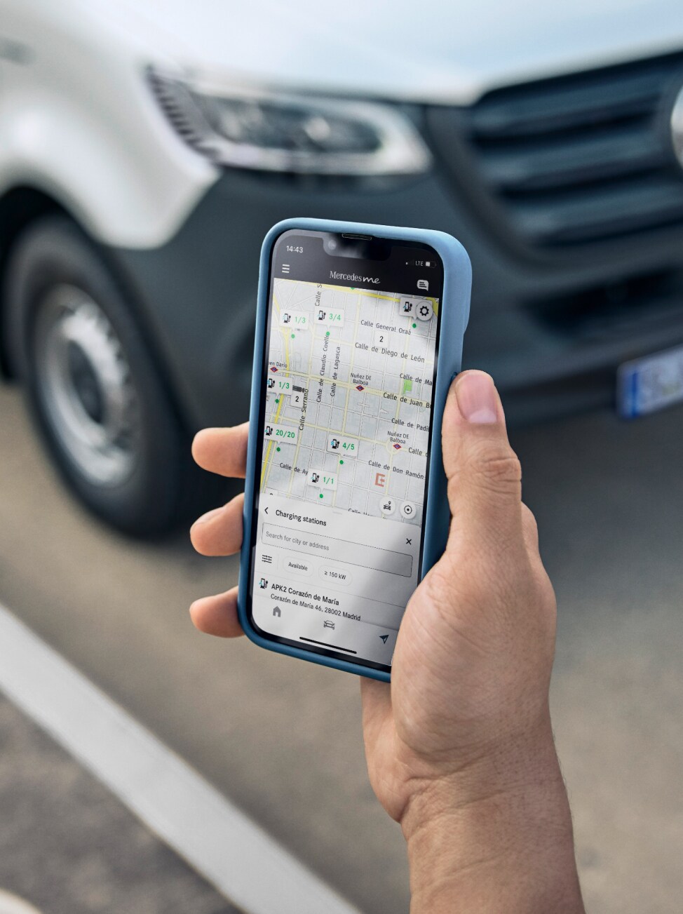 De functies van de Mercedes-Benz MBUX op een smartphone.