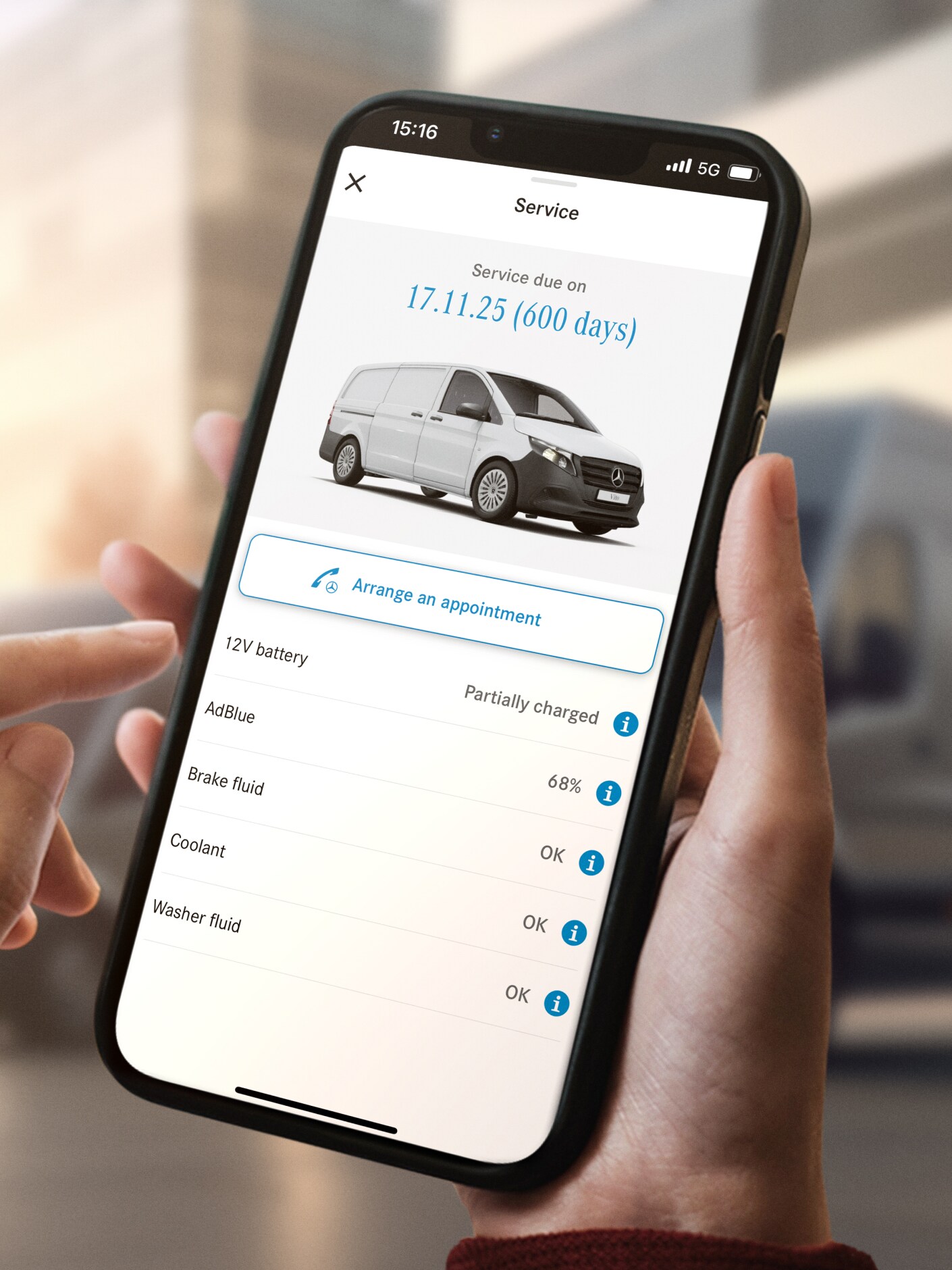 De functie Mercedes-Benz onderhoudsmanagement op een smartphone.
