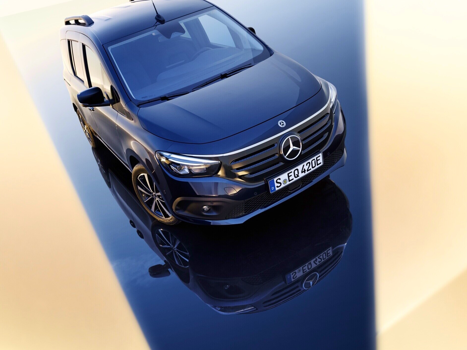 De Mercedes-Benz EQT.