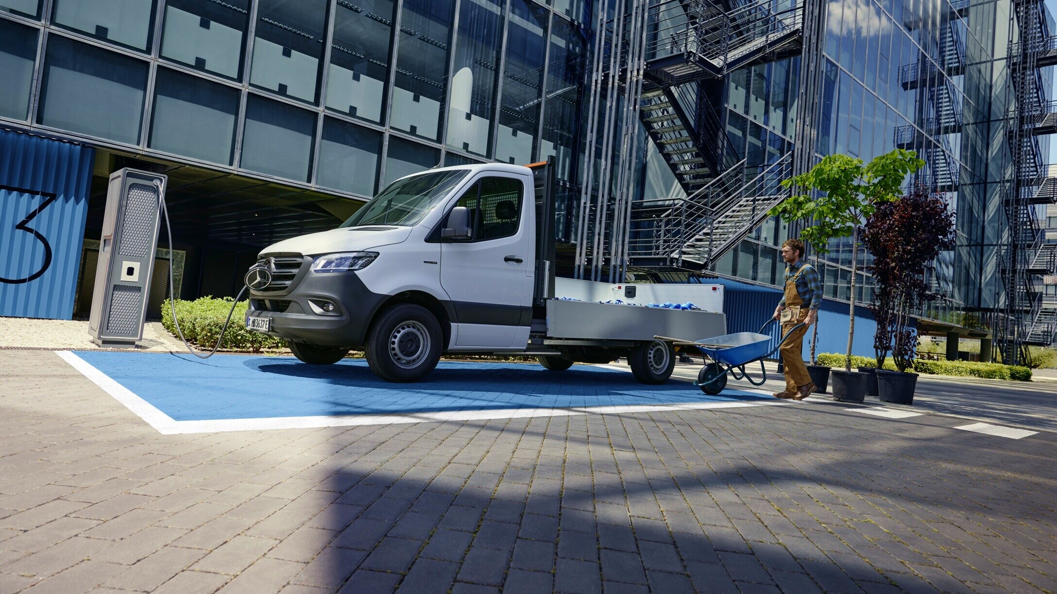 Opladen elektrische bedrijfswagens | Mercedes-Benz Vans Opladen van uw elektrische bedrijfswagen.