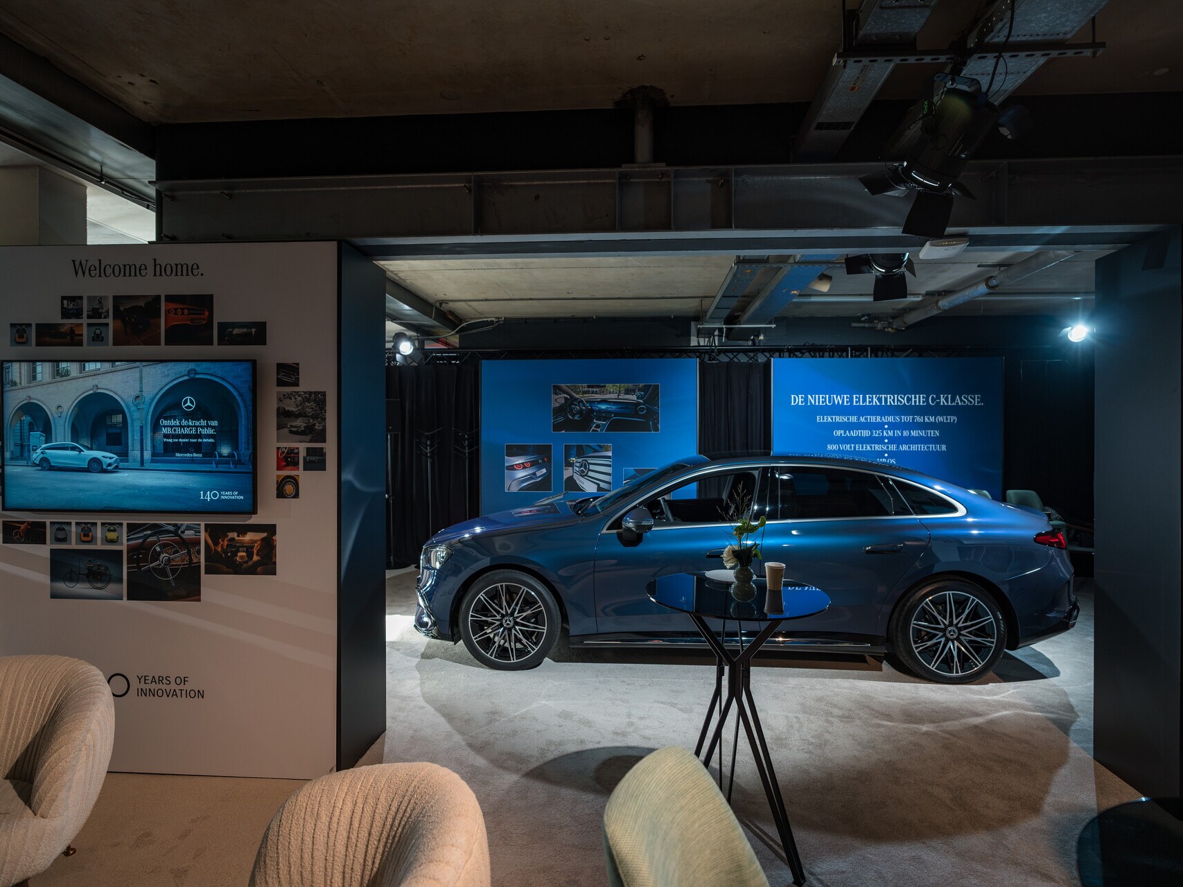Elektrische Mercedes-Benz bij een presentatie over innovatieve laadoplossingen tijdens de EV Experience 2026.