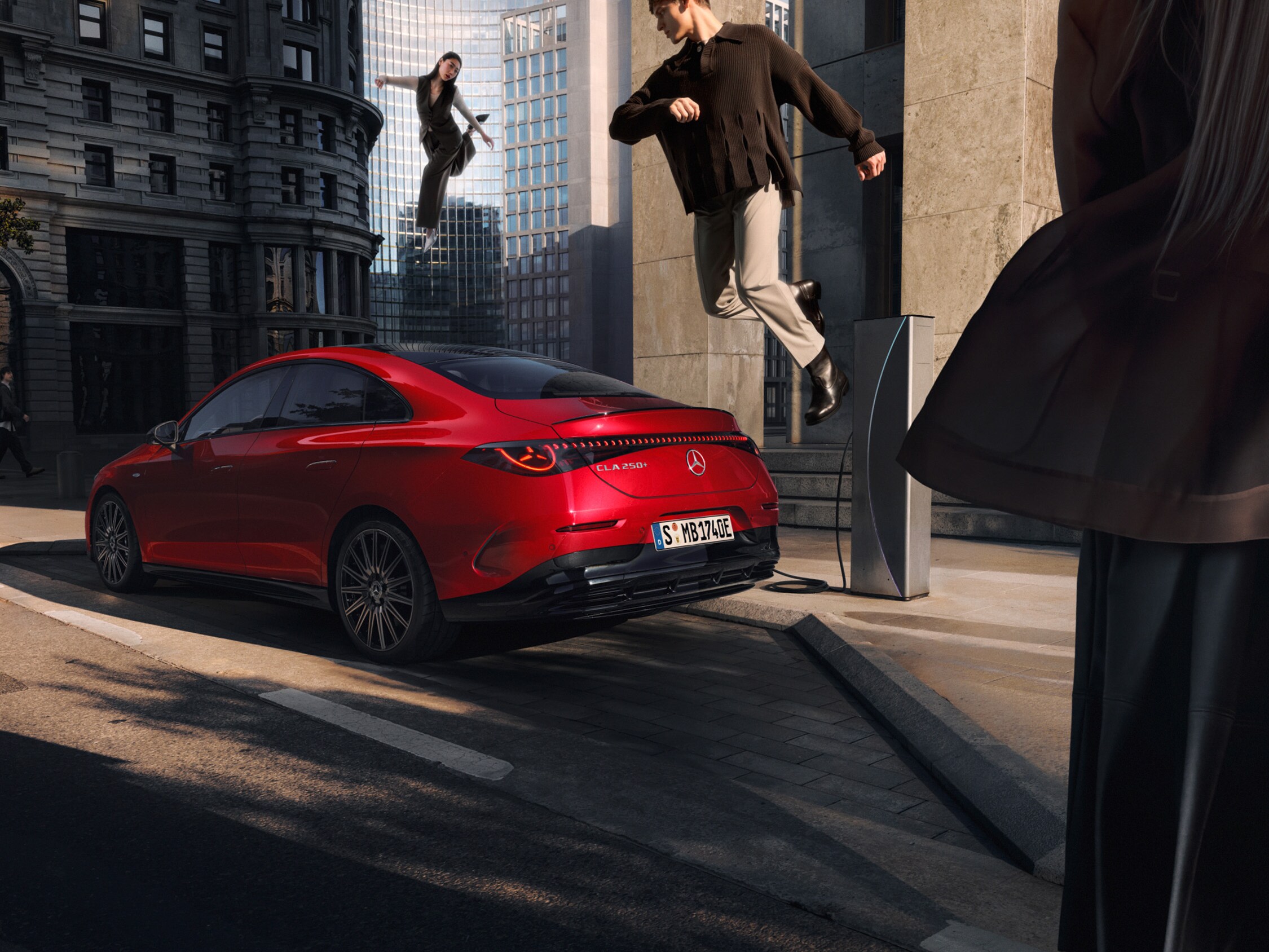 Een nieuwe rode elektrische CLA.