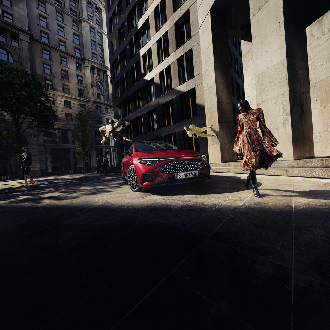 De nieuwe elektrische CLA vanaf € 699,-/maand excl.btw in Operational Lease. Een nieuwe rode elektrische CLA.