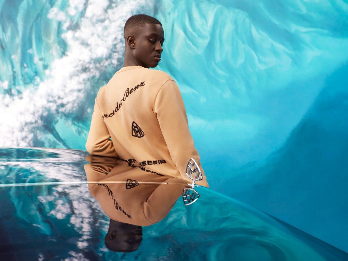 De foto toont het interieur van de Mercedes-Benz Maybach.