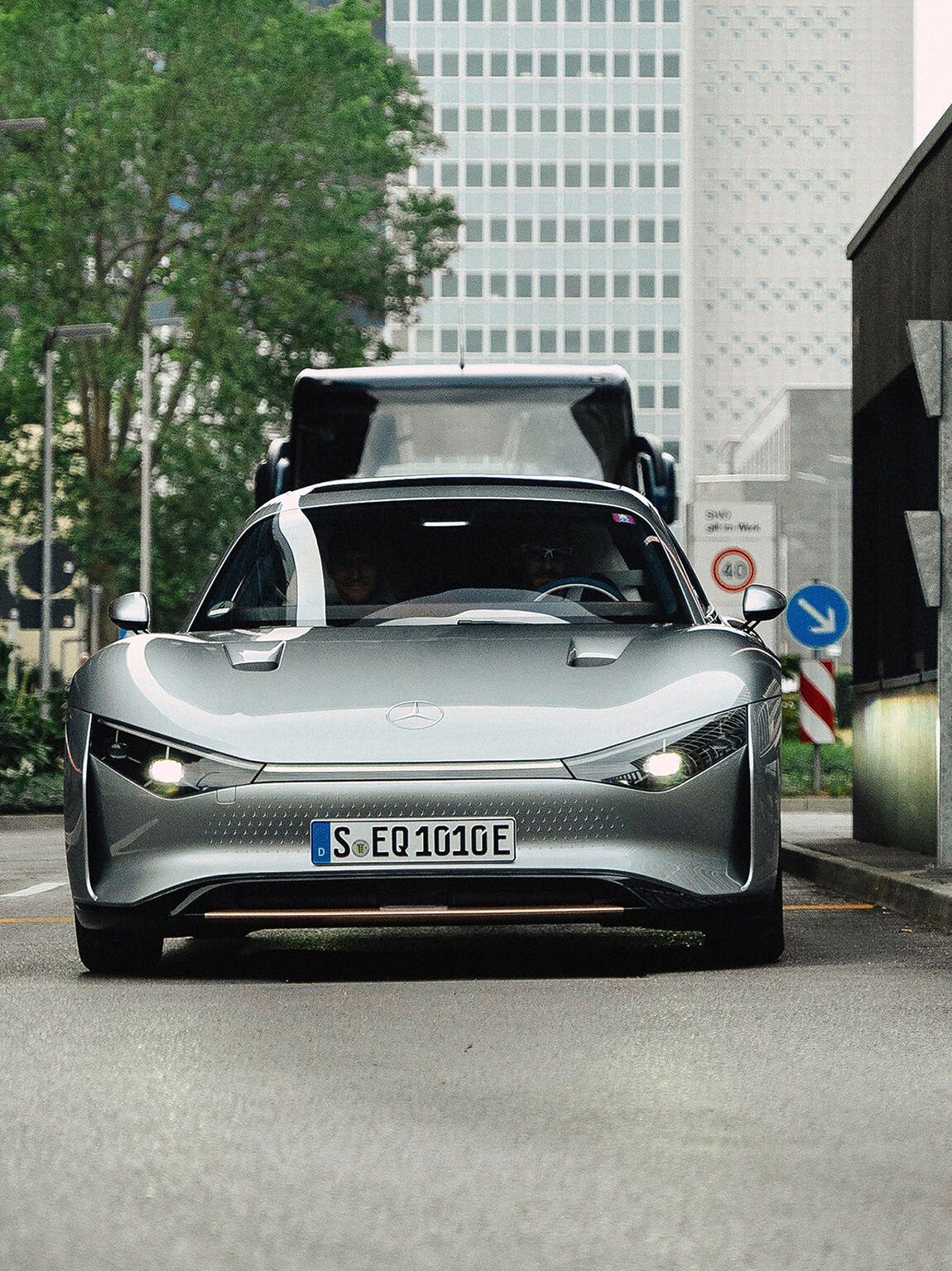 VISION EQXX verbreekt eigen efficiëntierecord tijdens zomerse roadtrip van Stuttgart naar Silverstone: 1.202 km op een enkele acculading.