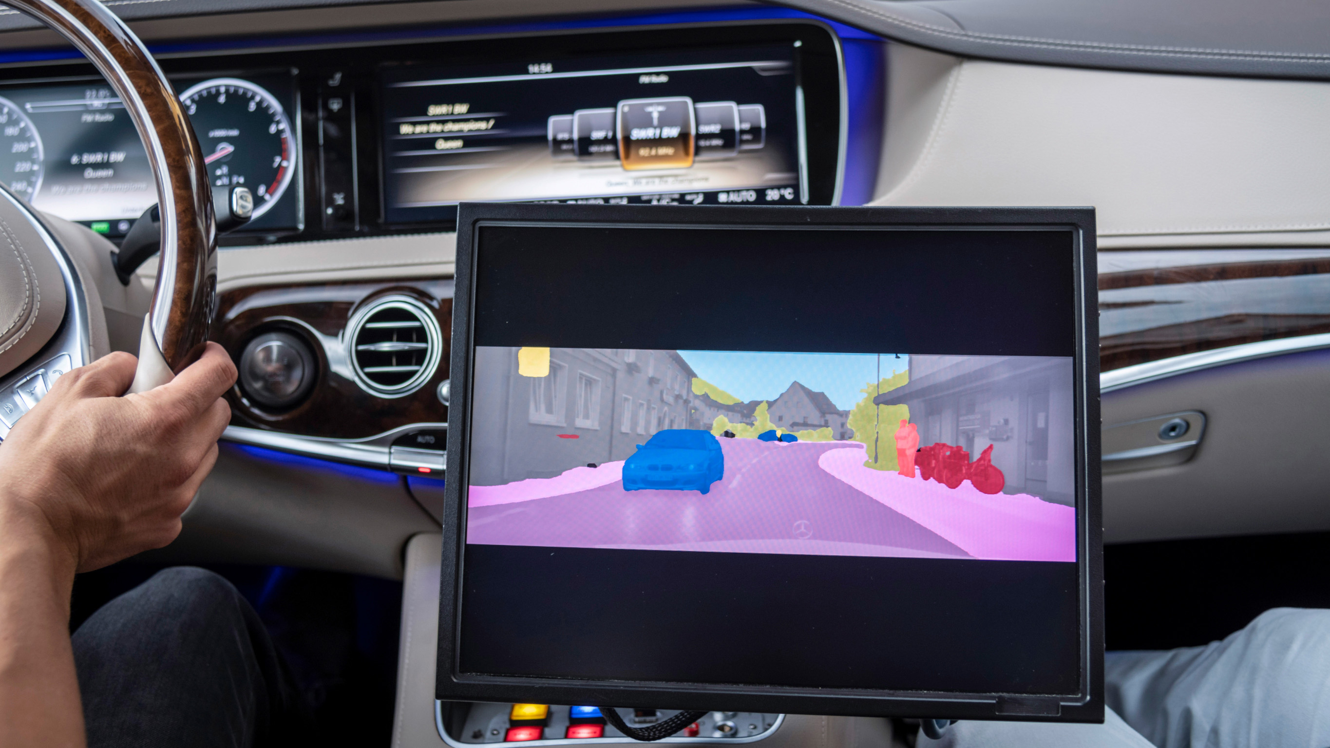 Wereldprimeur: geautomatiseerd rijden Wereldprimeur: geautomatiseerd rijden