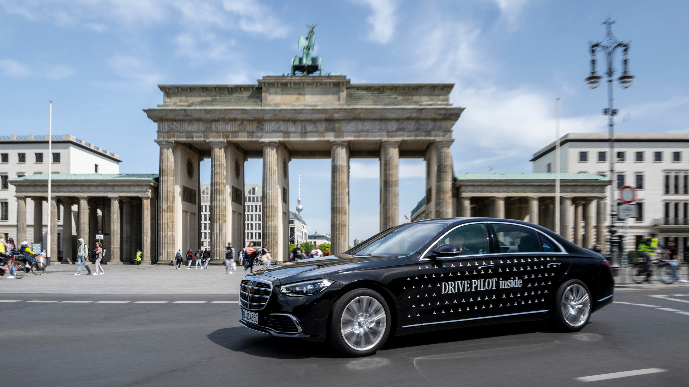 Wereldprimeur: geautomatiseerd rijden Wereldprimeur: geautomatiseerd rijden